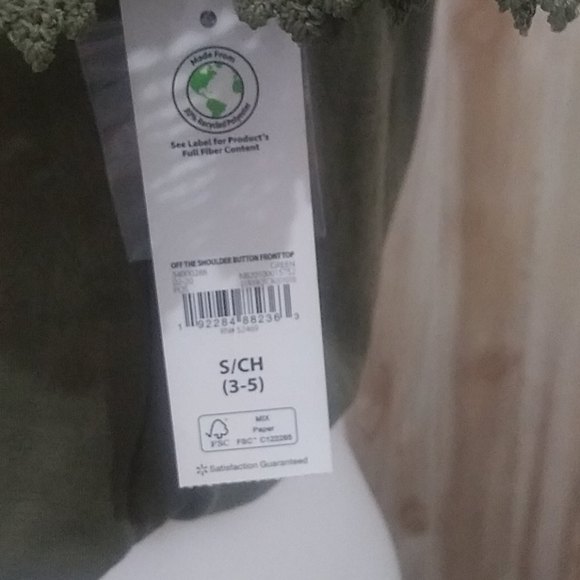 ✨️$10.00 item ✨️ Crop top no boundaries - Picture 2 of 5